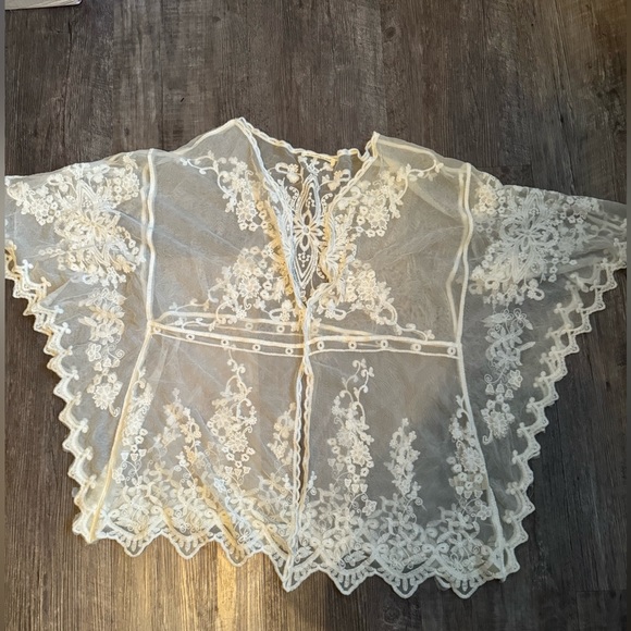 White Short Lace Cover Up - Picture 4 of 6